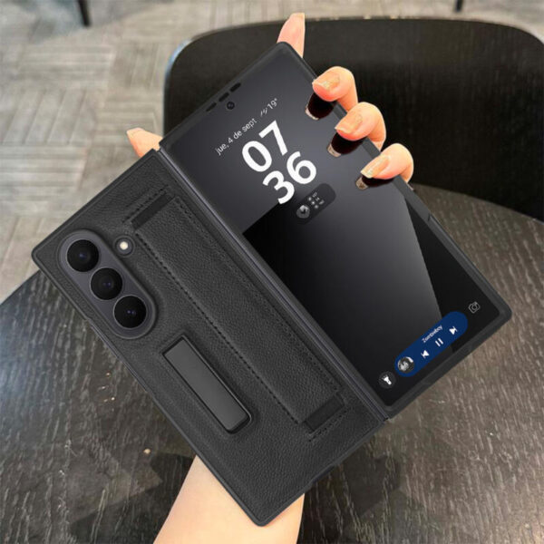 Black Pattern Leather Holder case - Imagen 2